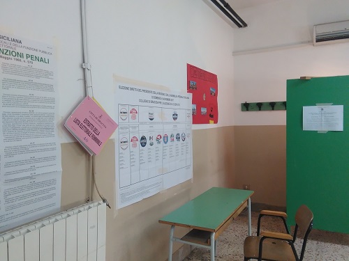 Augusta, fotografa scheda elettorale dentro cabina: denunciato