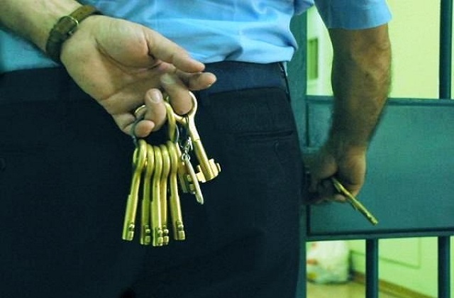 Agente di Polizia penitenziaria in servizio a Brucoli arrestato per droga