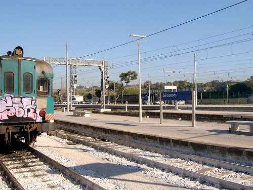 Siracusa, rubava ferro all'interno della stazione ferroviaria