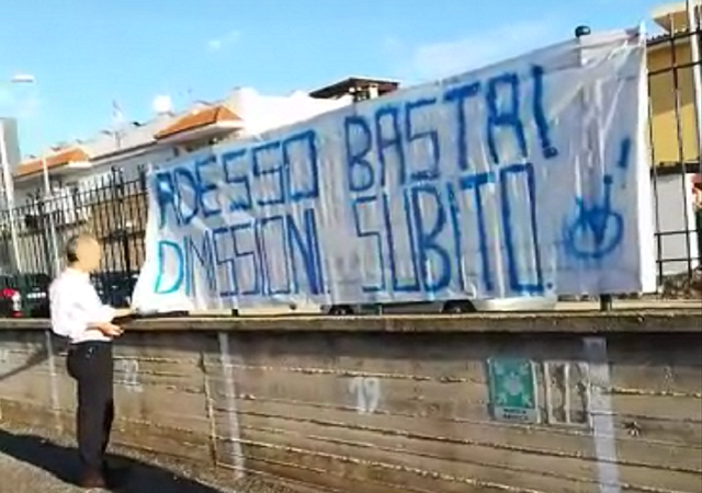 Siracusa, striscione contro la preside dell'Archia invitata a dimettersi