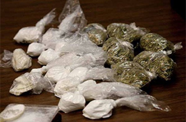 Siracusa, aveva in casa cocaina e marijuana: 18enne in manette