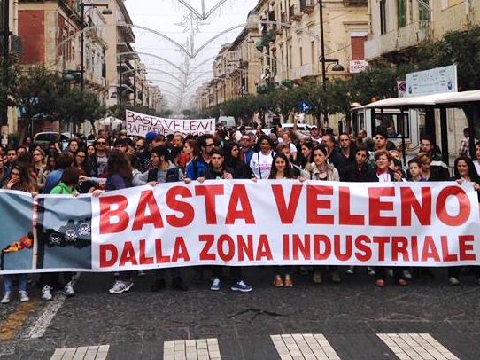 Augusta, il gruppo Basta veleni torna a manifestare