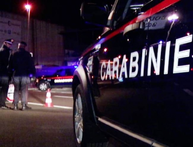 Siracusa, aspetta amante della moglie per regolare i conti