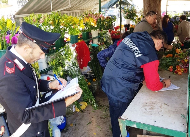 Siracusa, lavoro nero fioraio davanti Cimitero: sospesa attività