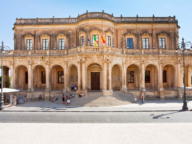 Noto, operaio infortunato durante lavori al Municipio