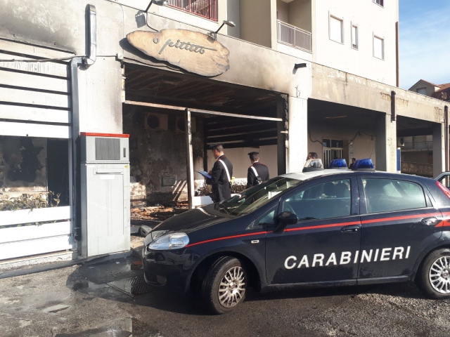 Floridia, bar in fiamme: forse si tratta di estorsione