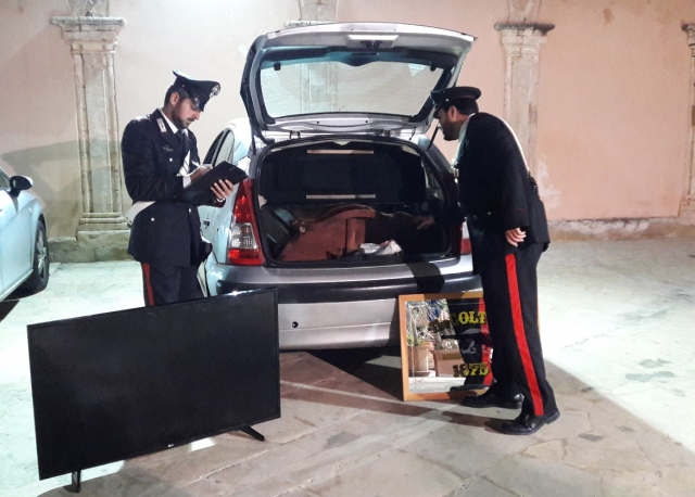 Siracusa, svaligiavano villette: arrestati in 2