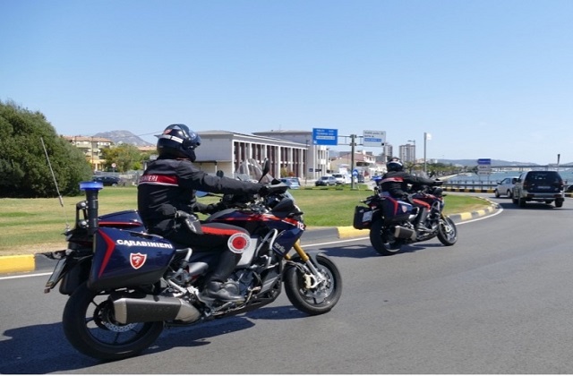 Belvedere, salta da 10 metri per sfuggire ai Carabinieri