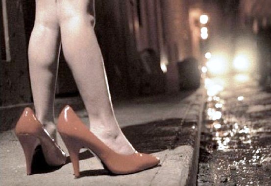 Siracusa, vuol far prostituire madre per soldi alle slot: fermato 15enne