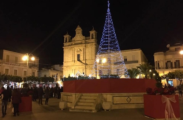 Pachino, stasera alle 19,30 accensione dell'albero di Natale