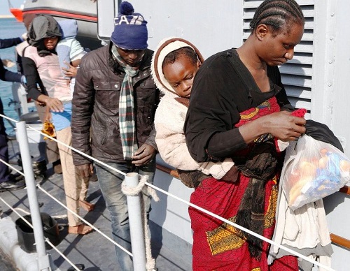 Augusta, oltre 300 migranti oggi sbarcheranno al Porto