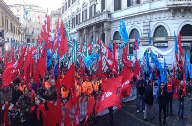 Palermo, sciopero edili: 2.500 in corteo