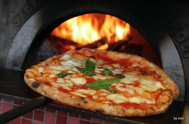 La pizza napoletana riconosciuta patrimonio dell'Unesco