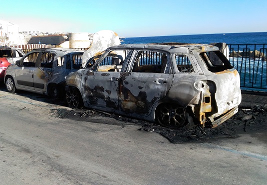 Siracusa, rogo di auto al Lungomare di Levante: sei autovetture coinvolte
