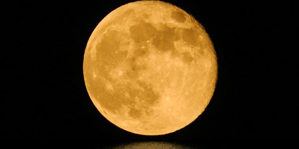 E' la notte della Superluna, l'unica visibile del 2017