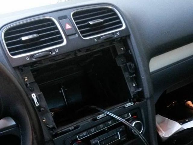 Siracusa, tentato furto di autoradio in via Agatocle