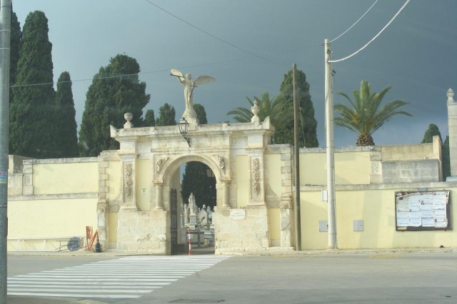 Rosolini, Ferderfiori al commissario del Comune: "Si tenga aperto il cimitero"