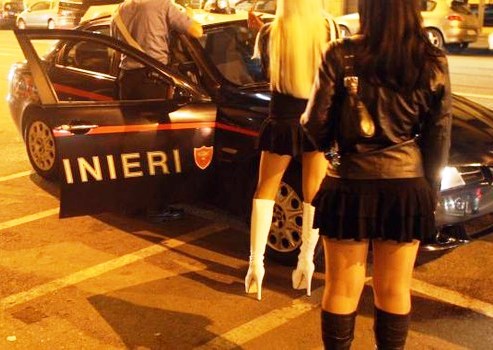Faceva prostituire la moglie: arrestato 51enne Siracusano