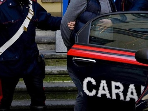 Siracusa, viola divieto avvicinamento a parenti della moglie: arrestato