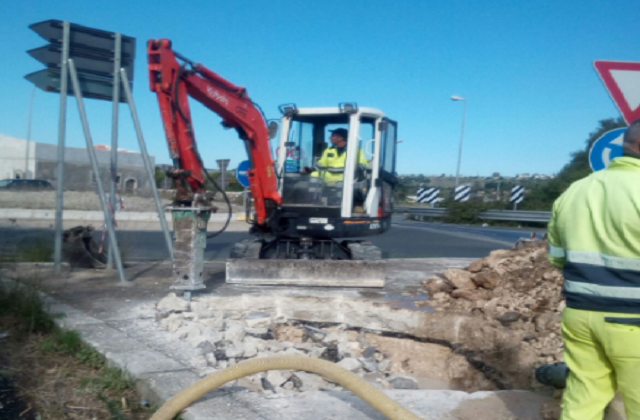 Siracusa, rottura di una condotta idrica all'Isola