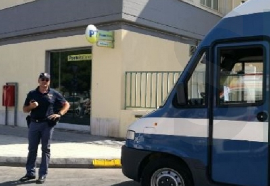 Siracusa, Natale sicuro per i pensionati siracusani: uffici postali presidiati dalla Polizia