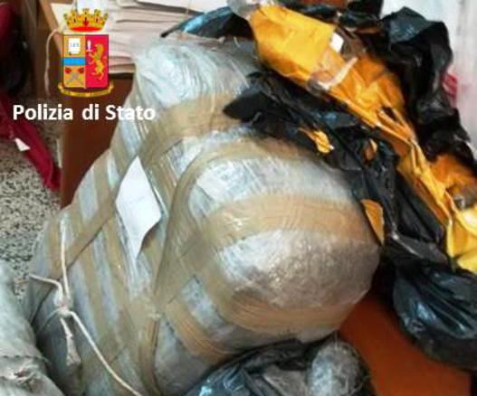 Nel Catanese, 90 Kg marijuana in garage: arrestato