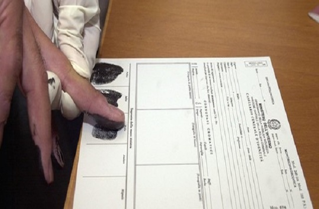 Traffico di permessi per migranti, 19 arresti