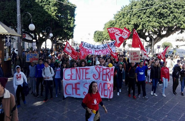 Siracusa, il giorno della protesta degli studenti