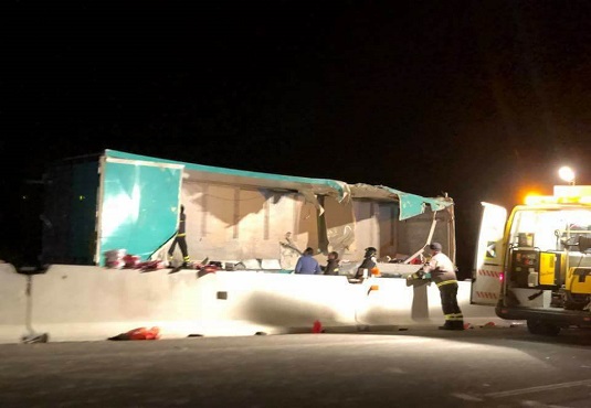 Incidente tir, autostrada tornata fruibile a tarda notte: ancora chiuse corsie di sorpasso