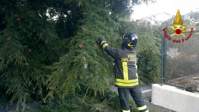 Forte vento a Catania, 3 voli dirottati