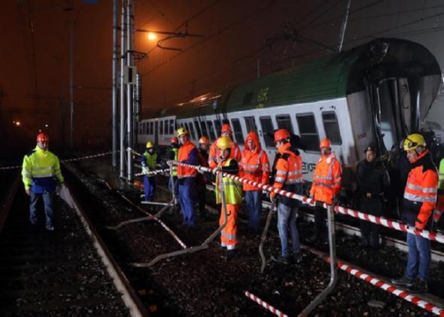 Treno deragliato, 3 morti e 46 feriti: 4 sono gravi