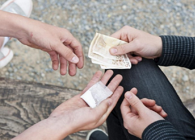 Siracusa, spaccio di cocaina alla Tonnara: arrestato 24enne