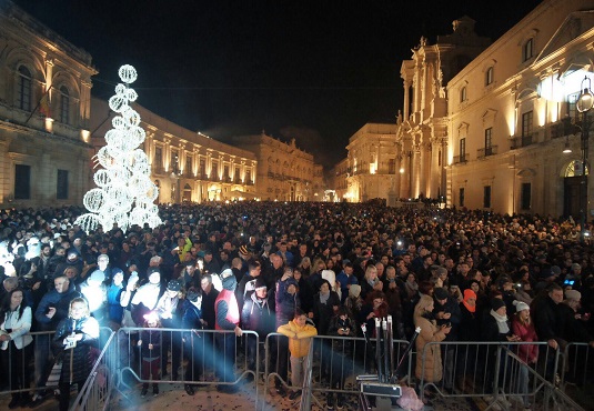 Siracusa, in migliaia per il Capodanno in piazza Duomo