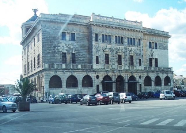 Siracusa, 15enne denunciato per furto e danneggiamento