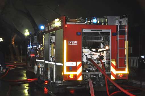 Priolo Gargallo, a fuoco la saracinesca di una pizzeria