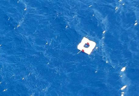 Libia, affonda un gommone: almeno 50 morti