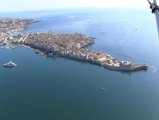 Siracusa, crolla piscina abusiva realizzata sulla costa ortigiana