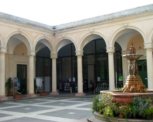 Siracusa, barriere architettoniche: una rampa all'Antico Mercato per massima fruibilità