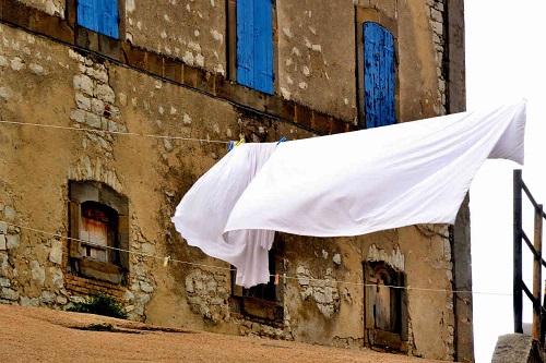 Augusta, donna anziana rimane chiusa in terrazza ed entra in panico