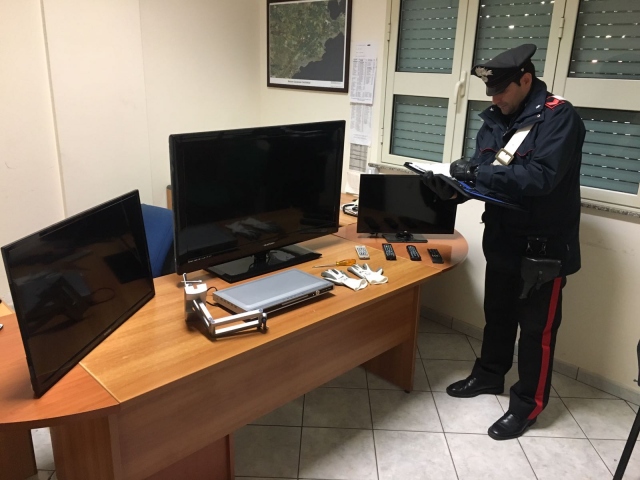 Siracusa, rubava elettrodomestici in villette all'Arenella: denunciato