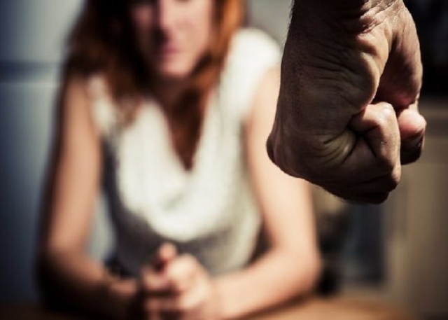 Noto, viola più il divieto di avvicinamento: finisce in carcere