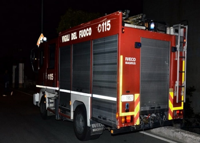 Pachino, auto in fiamme in contrada Spinazza