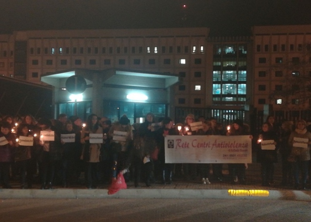 Siracusa, "#IoNonMollo" solidarietà all'avv. La Runa