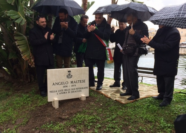 Siracusa, scoperta lapide commemorativa del fotografo Angelo Maltese