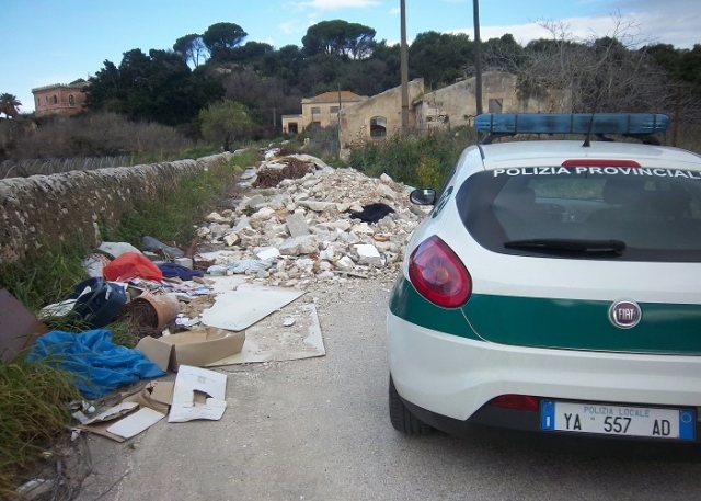 Siracusa, sequestro discarica abusiva sulla Sp 77