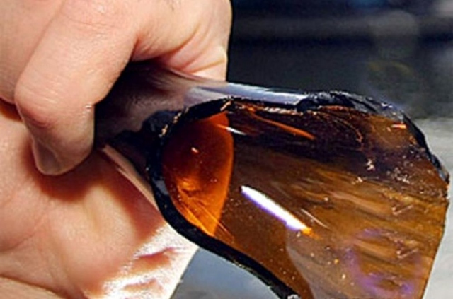 Augusta, danneggiava auto e vetrine armato di bottiglia