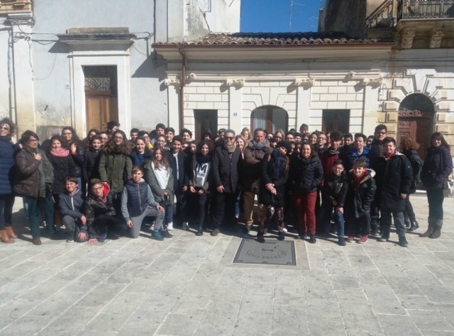 Canicattini Bagni, studenti in giro per la Passeggiata Liberty