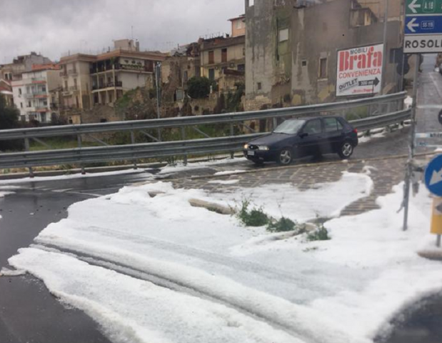 Siracusa e provincia battute da raffiche di vento e pioggia forte, nella zona sud intensa grandinata