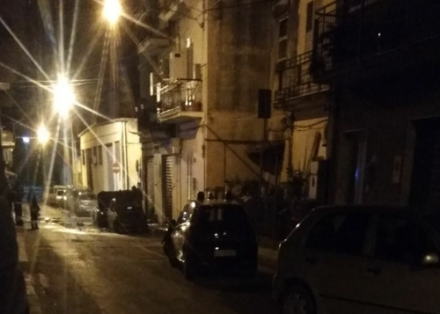 Priolo, 2 auto in fiamme in via Napoli