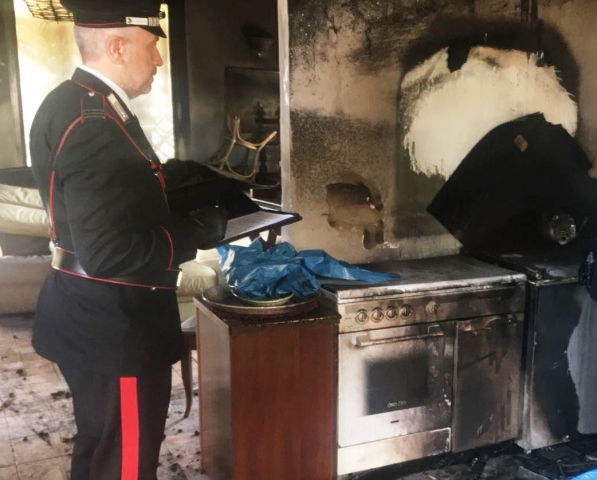 Siracusa, abitazione in fiamme: forse incendio doloso